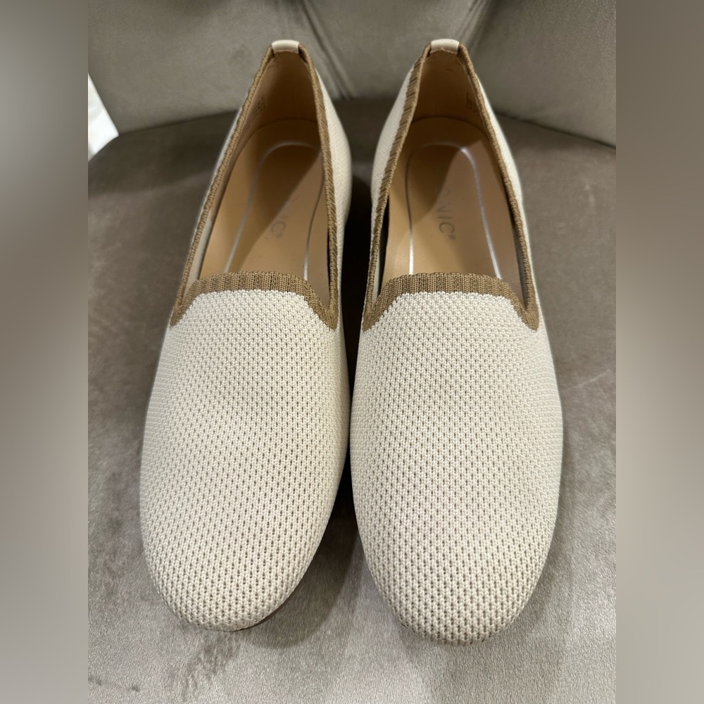 Vionic Womens Willa Knit Loafers Cream/Camel Trim Comfort Old Money Size 6 New